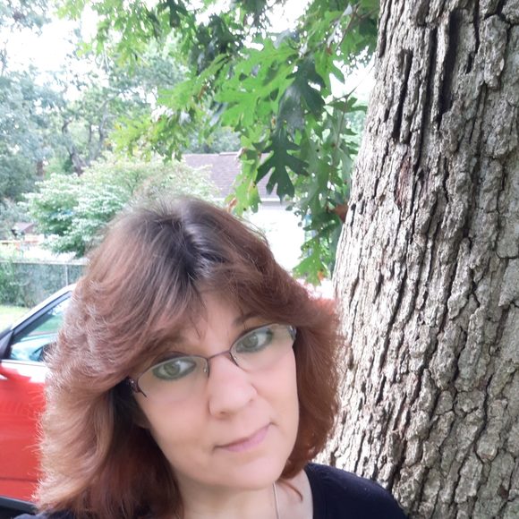 Meet your Posher, Lisa - Picture 1 of 1